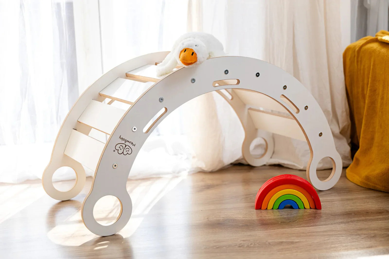 Scandinavian Style in a Child’s Room – How a Wooden Rocker Complements a Minimalist Interior?