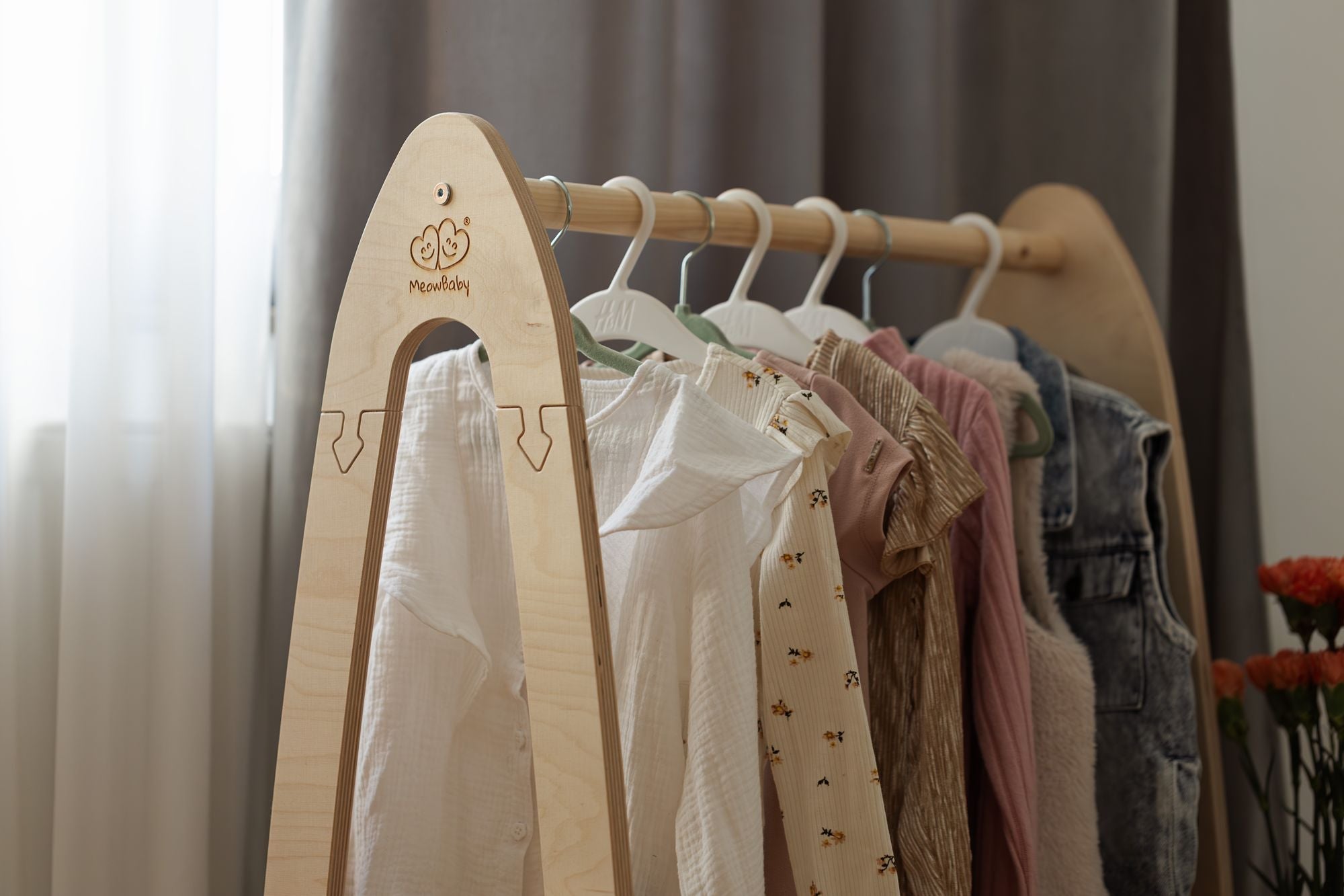 Soft Hanger - Wooden Clothes Rail With Shelve For Kids Bedroom