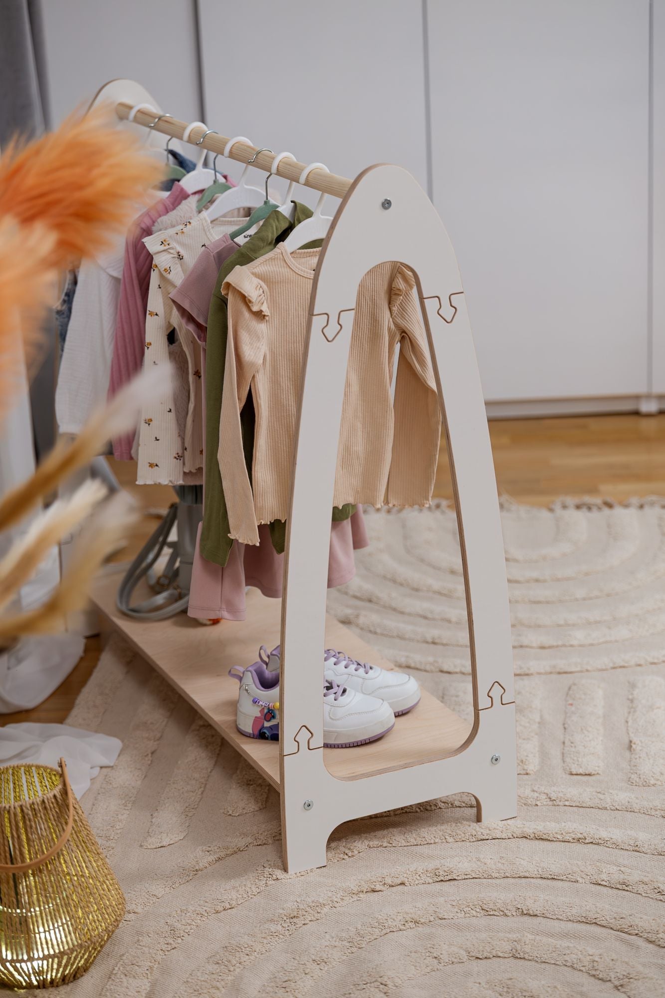 Soft Hanger - Wooden Clothes Rail With Shelve For Kids Bedroom